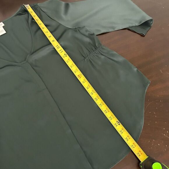 Soft Surroundings Women’s Green Satin V Neck Hidden Button Ruched Top Size L - Picture 11 of 13
